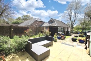 Entertainment Patio- click for photo gallery